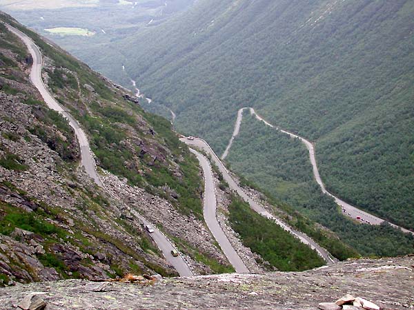 Trollstigen 10 Jalan Raya Paling Berbahaya di Dunia 